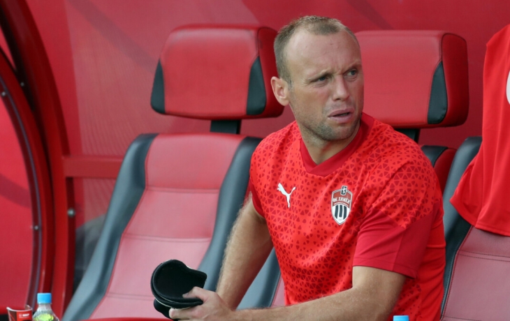 В &laquo;Химках&raquo; заявили, что расторгли контракты с Гогуа и Глушаковым в одностороннем порядке, футболисты уведомлены о решении