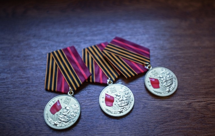 Ветерана ВОВ из Подмосковья наградили медалью к 80-летию Победы