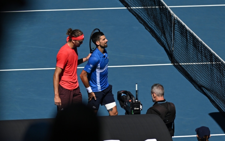 Зверев призвал болельщиков с уважением относиться к Джоковичу после его решения сняться с полуфинала Australian Open Зверев призвал болельщиков с уважением относиться к Джоковичу после его решения сняться с полуфинала Australian Open