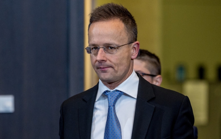 Венгрия добилась исключения двух российских футбольных клубов из пакета санкций Евросоюза, заявил глава МИД страны