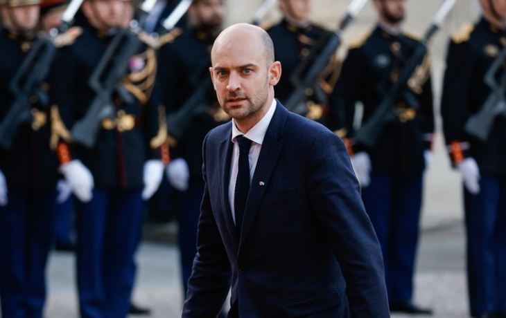 Главу МИД Франции призвали покинуть пост из-за скандала в Алжире