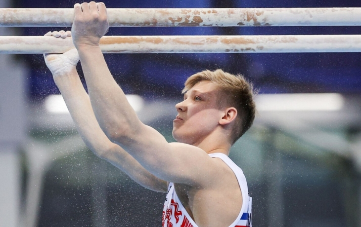 Куляк выиграл золото в упражнениях на брусьях на Кубке России по спортивной гимнастике, Белявский — с бронзой