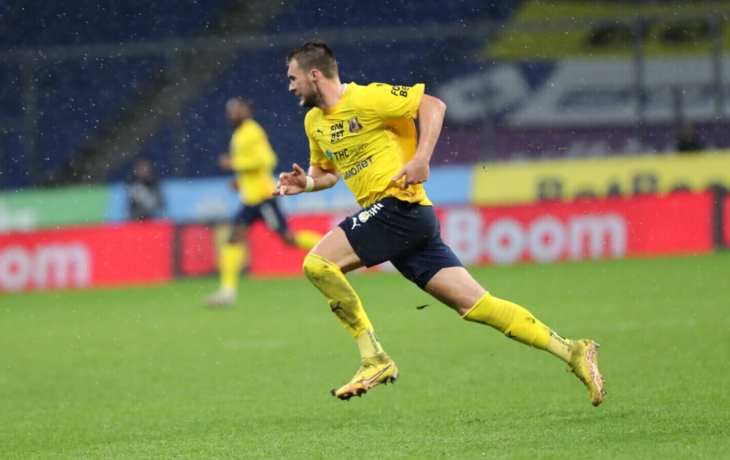 &laquo;Комличенко под 90 килограмм, а падает от дуновения ветра&raquo; &mdash; Дзюба