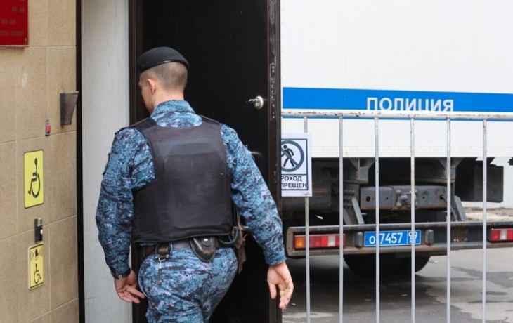 Мужчина до смерти забил ремнем дочь своей сожительницы
