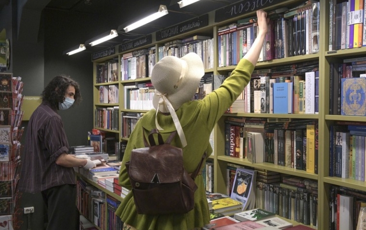 Экстремистские книги изъяли в одном из самых известных магазинов Петербурга