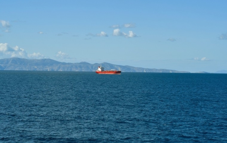 Разлив загрязненной воды произошел у берегов Стамбула из-за аварии