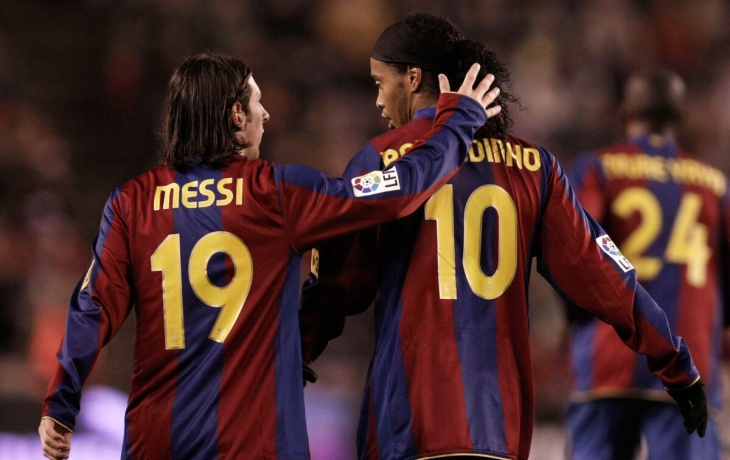 Роналдиньо включил Месси и Роналдо в сборную лучших игроков Лиги чемпионов Роналдиньо включил Месси и Роналдо в сборную лучших игроков Лиги чемпионов