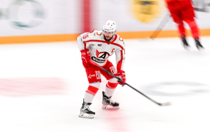 Форвард «Автомобилиста» Голышев: «Подписал контракт на 5 лет, потому что мне важна стабильность. Не думал куда‑то переезжать» Форвард «Автомобилиста» Голышев: «Подписал контракт на 5 лет, потому что мне важна стабильность. Не думал куда‑то переезжать»