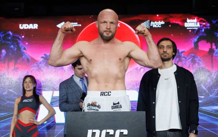 Александр Шлеменко — о взвешивании перед боем с Токовым: «С возрастом всё стало легче» Александр Шлеменко — о взвешивании перед боем с Токовым: «С возрастом всё стало легче»