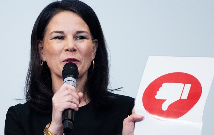 «Совершенно абсурдно»: Бербок набросилась на Трампа за критику Зеленского «Совершенно абсурдно»: Бербок набросилась на Трампа за критику Зеленского