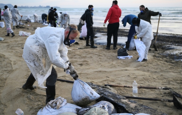 Глава Кубани заявил об улучшении ситуации на побережье после разлива мазута Глава Кубани заявил об улучшении ситуации на побережье после разлива мазута