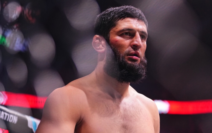Чимаев сразится с дю Плесси за чемпионский пояс на турнире UFC 319