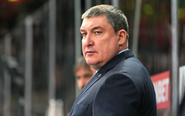 Гатиятулин — о поражении от «Амура»: «В матчах на Дальнем Востоке своя специфика. Мы увлеклись игрой и позволили сопернику вернуться» Гатиятулин — о поражении от «Амура»: «В матчах на Дальнем Востоке своя специфика. Мы увлеклись игрой и позволили сопернику вернуться»