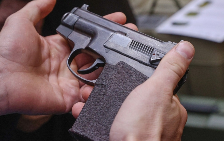 Хулиган из Саратова попал под статью за угрозу игрушкой