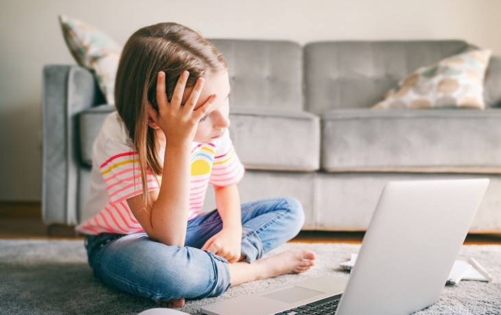 Восьмиклассница наткнулась на педофила в попытке найти ответы к заданиям