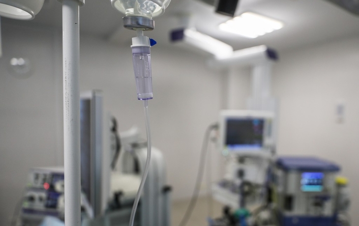 Врач из Новосибирска потерял сознание и умер на работе