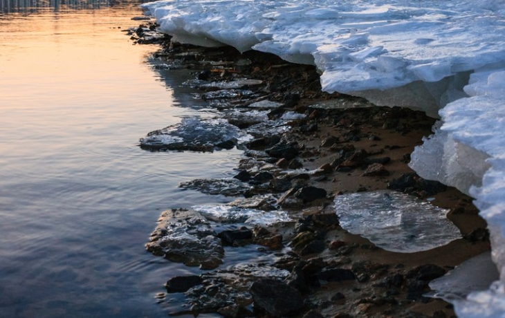 Подростки угрозами заставили мальчика с ОВЗ прыгнуть в ледяную воду