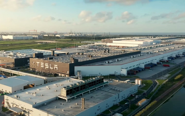 Tesla запустит в начале 2025 года мегафабрику аккумуляторов в Шанхае Tesla запустит в начале 2025 года мегафабрику аккумуляторов в Шанхае