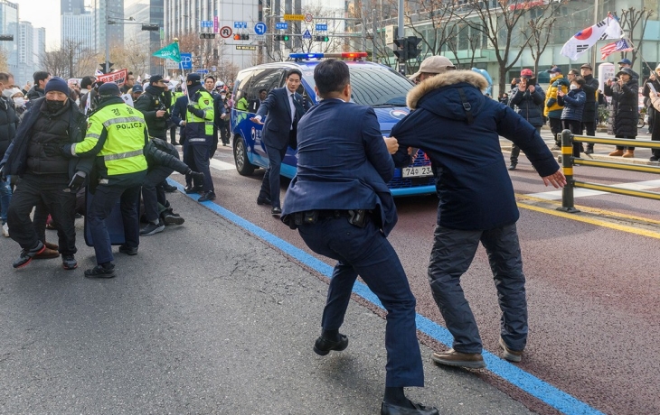 В Южной Корее накажут проникших в здание суда сторонников президента В Южной Корее накажут проникших в здание суда сторонников президента
