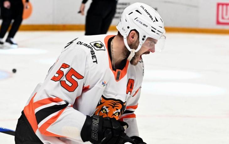 Александр Гальченюк продлил контракт с «Амуром» на два сезона Александр Гальченюк продлил контракт с «Амуром» на два сезона