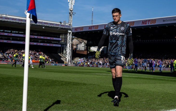 Голкипер &laquo;Миллуолла&raquo; дисквалифицирован на шесть матчей за удар соперника ногой в голову