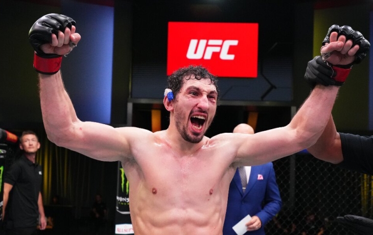 Петросян проиграл Феррейре на турнире UFC 313