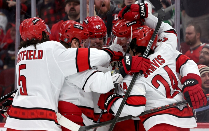 &laquo;Каролина&raquo; обыграла &laquo;Вашингтон&raquo; в матче НХЛ, Овечкин забросил шайбу