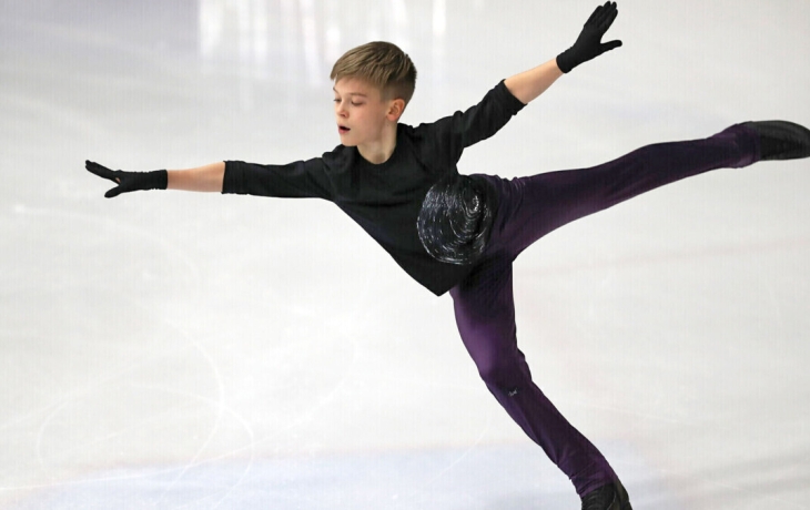 Тренер Давыдов заявил, что фигурист Лазарев работает над исполнением каскада из двух четверных тулупов Тренер Давыдов заявил, что фигурист Лазарев работает над исполнением каскада из двух четверных тулупов