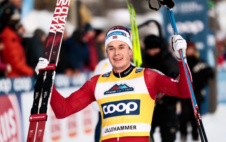 Норвежец Амундсен выиграл гонку на 20 км на «Тур де Ски», Клебо стал пятым Норвежец Амундсен выиграл гонку на 20 км на «Тур де Ски», Клебо стал пятым