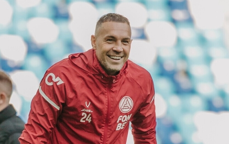 Газизов — о рекорде Дзюбы: «Будем поддерживать Артема. Цифры — это всегда хорошо» Газизов — о рекорде Дзюбы: «Будем поддерживать Артема. Цифры — это всегда хорошо»