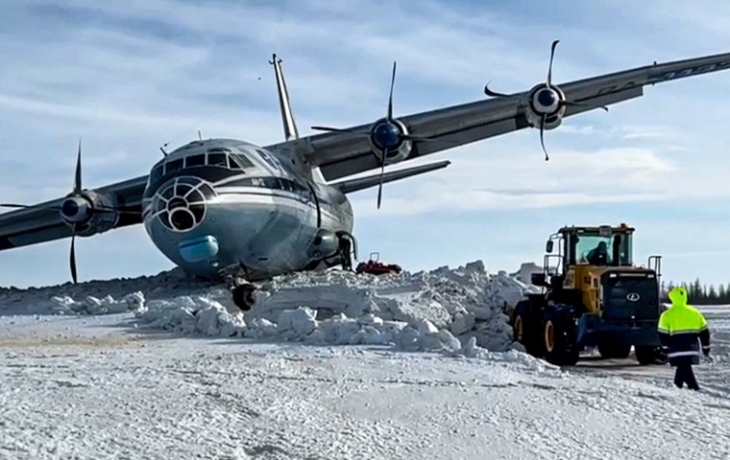 На Ямале завершили работы по эвакуации опрокинувшегося самолета Ан-12