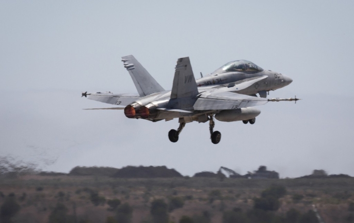 Американские военные сбили свой истребитель над Красным морем Американские военные сбили свой истребитель над Красным морем