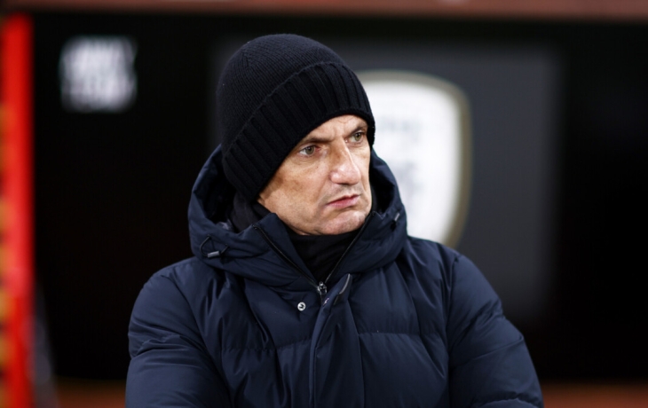 Главного тренера ПАОКа дисквалифицировали на 4 месяца за попытку подраться с болельщиками соперника