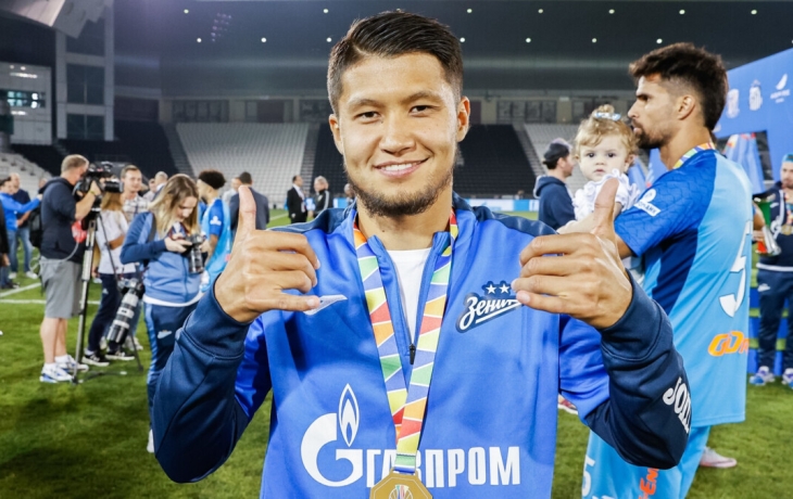 Футболист &laquo;Зенита&raquo; Ахметов пожелал всем, чтобы в 2025 году сбывались мечты