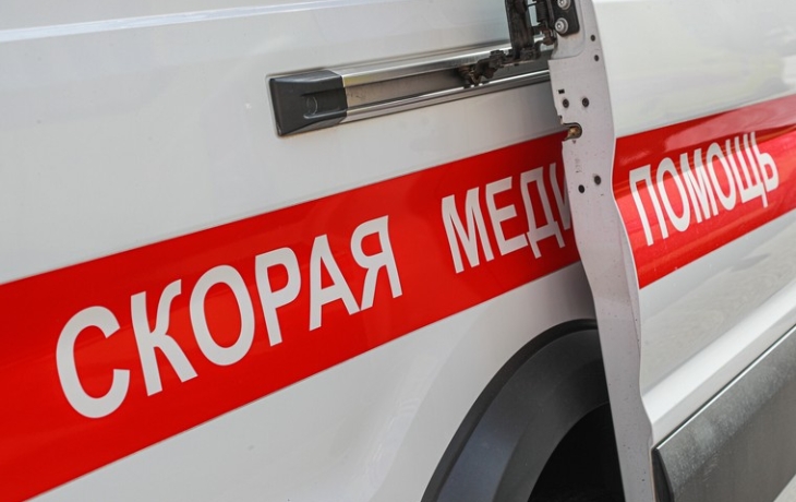 Машина скорой помощи рухнула под землю в Феодосии Машина скорой помощи рухнула под землю в Феодосии