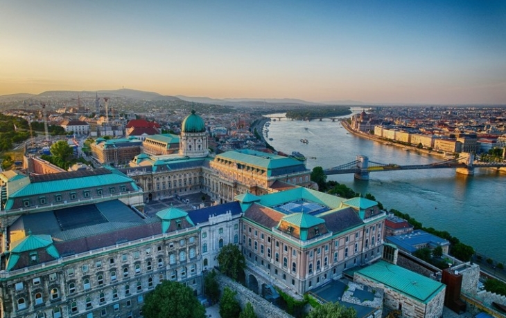 Польша недипломатично пошутила о планах Орбана по Украине