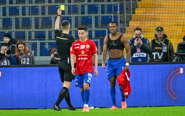 Тренер ЦСКА Николич заменил Мойзеса из‑за снятой футболки: &laquo;Ему не понравилась замена&raquo;