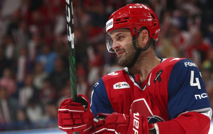 Хоккеист &laquo;Локомотива&raquo; Сурин &mdash; о Радулове: &laquo;Александр Валерьевич всегда приносит много эмоций, дает поддержку&raquo;