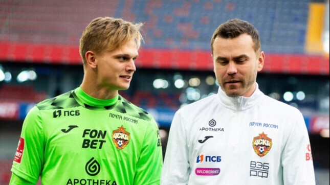 «У Торопа перед глазами есть пример Акинфеева. Такого учебника нигде не найти» — Корнаухов «У Торопа перед глазами есть пример Акинфеева. Такого учебника нигде не найти» — Корнаухов