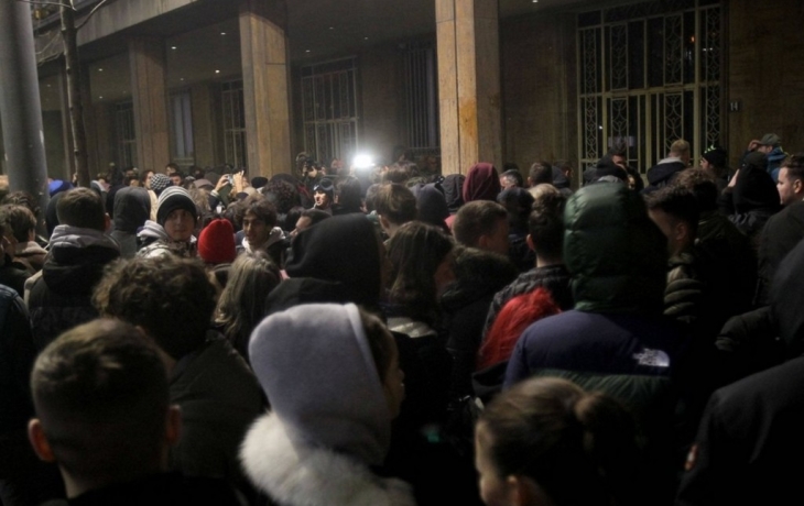 Около 29 тысяч человек вышли на акцию протеста в Белграде