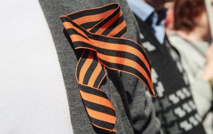 Гладков отчитал чиновницу за американское фото в презентации о 9 Мая Гладков отчитал чиновницу за американское фото в презентации о 9 Мая