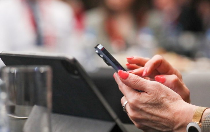 Российская пенсионерка лишилась 1 млн рублей из-за игры на телефоне Российская пенсионерка лишилась 1 млн рублей из-за игры на телефоне