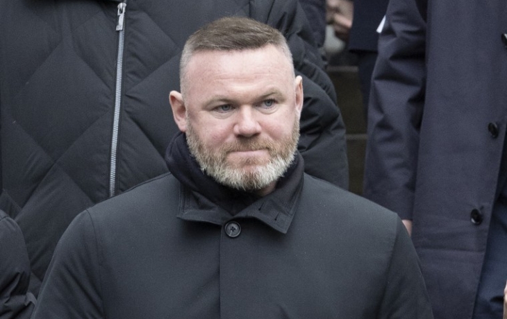 Звезда футбола Уэйн Руни помочился на людях