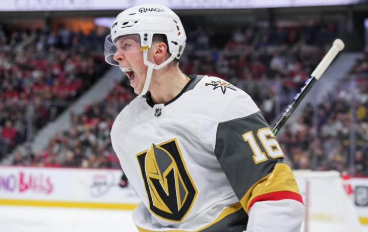 Хоккеист &laquo;Вегаса&raquo; Дорофеев: &laquo;После игры с &laquo;Нэшвиллом&raquo; забрал шайбы на память. Буду потом детям рассказывать, что делал хет‑трик в НХЛ&raquo;