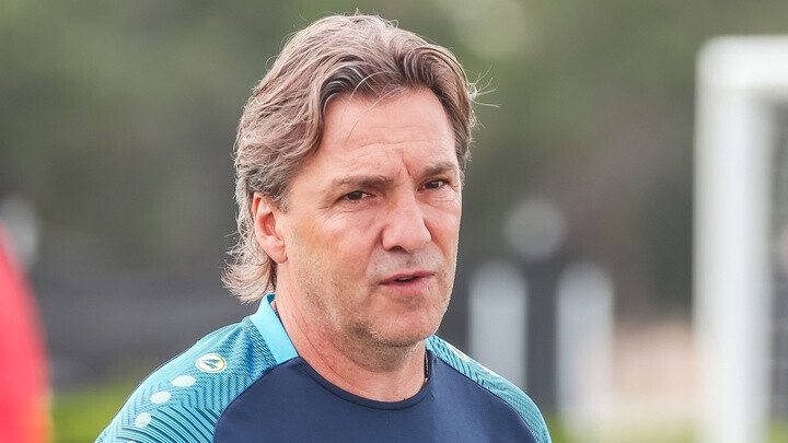 «Приходят на трибуны такие, которые не футбол хотят посмотреть, а провоцировать» — Юран об удалении Вендела «Приходят на трибуны такие, которые не футбол хотят посмотреть, а провоцировать» — Юран об удалении Вендела