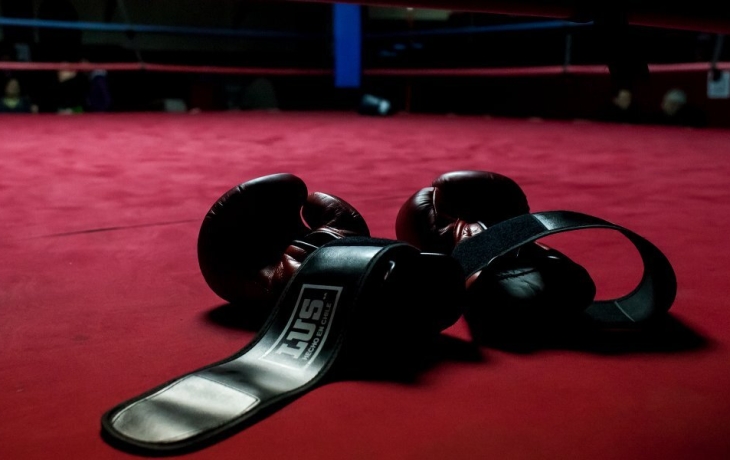 Джарон Эннис победил Станиониса, объединив пояса IBF и WBA в полусреднем весе