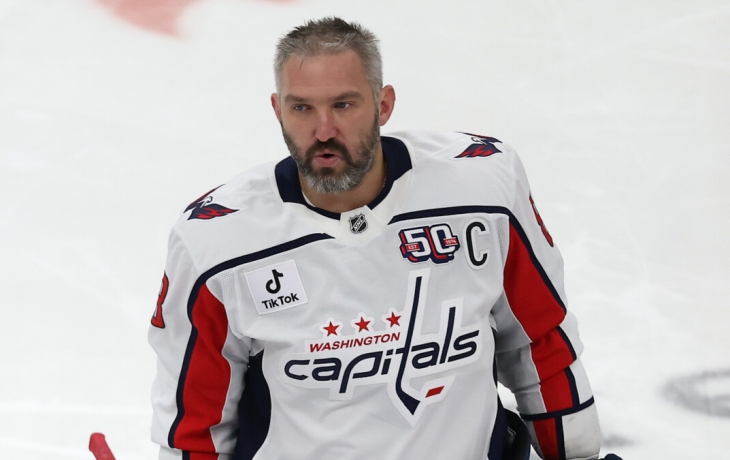 Овечкину и его сыновьям вручили золотые клюшки перед матчем с &laquo;Каролиной&raquo;