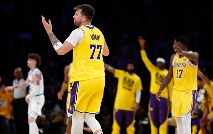 &laquo;Лейкерс&raquo; проиграли &laquo;Шарлотт&raquo; в НБА, Джеймс и Дончич оформили дабл‑даблы