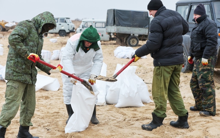 Названо число обратившихся к медикам участников очистки берега от мазута Названо число обратившихся к медикам участников очистки берега от мазута
