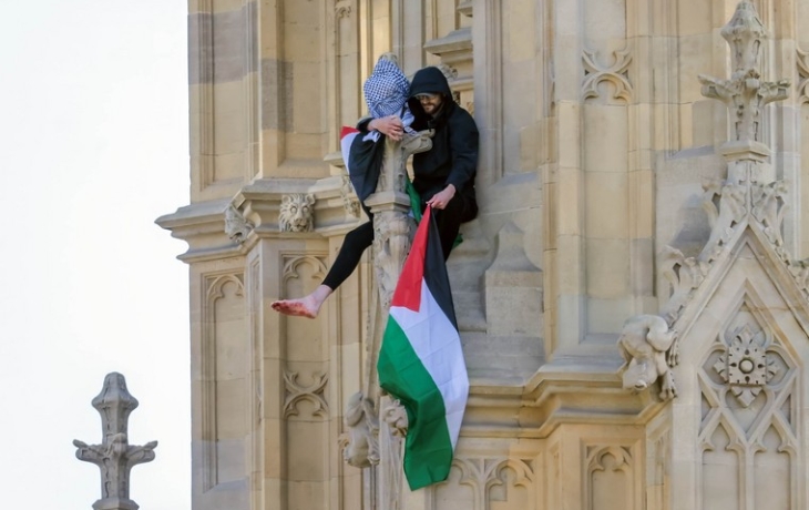 В Лондоне задержали пропалестинского активиста, забравшегося на Биг-Бен В Лондоне задержали пропалестинского активиста, забравшегося на Биг-Бен